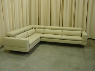 Realisatie: lederen hoekzetel op maat op sledepoot