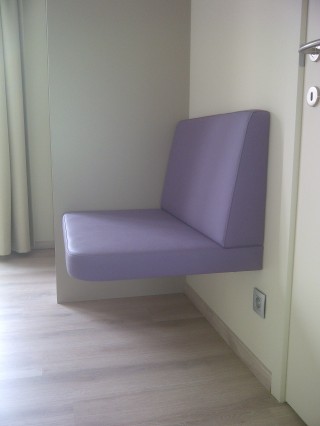 Kleine zitbank voor hotelkamer - Projecten - Realisaties